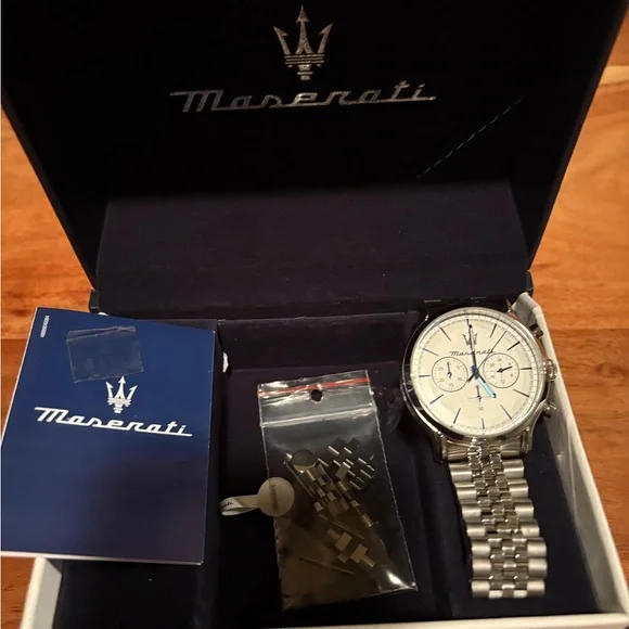 Maserati Epoca Silver Stainless Steel Strap Men Watch R8873618034 - Picture 3 of 3